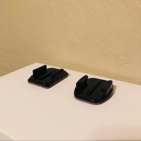 Authentic GoPro Curved & Flat Adhesive Mount - Picture 4 of 5